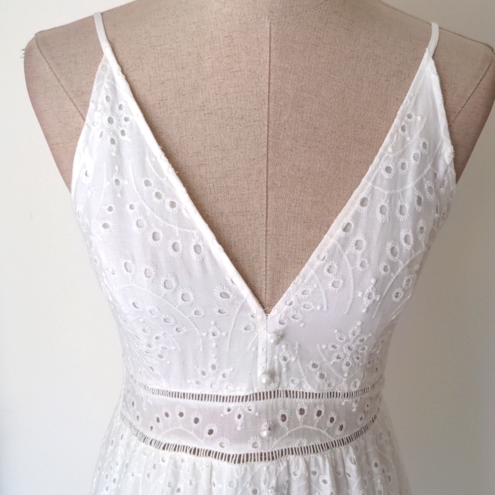 Simplee Dress - Picture 2 of 11